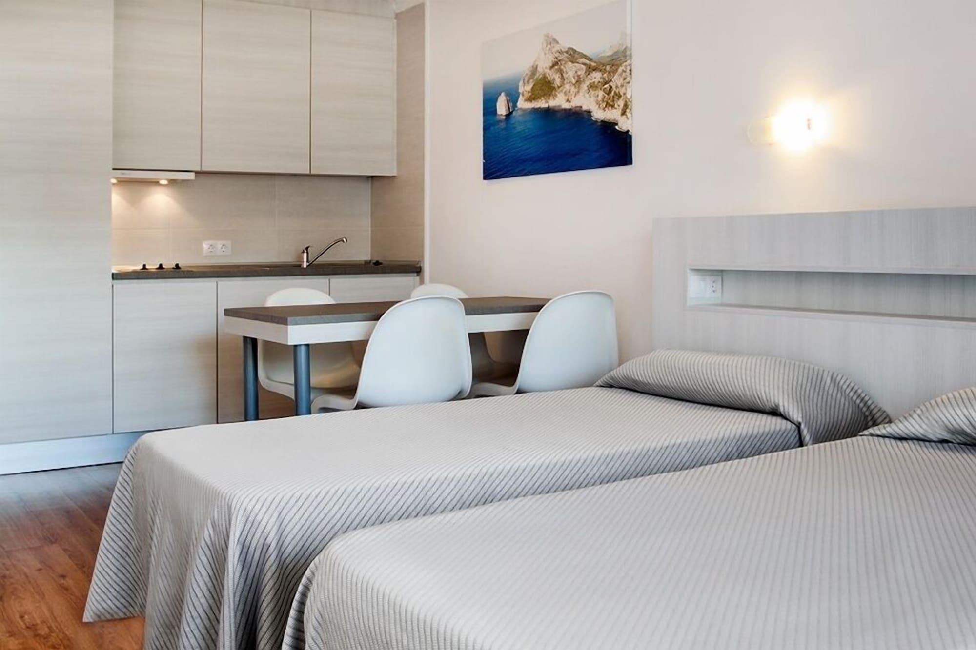 Apartamentos Sol Y Vera Магалуф Екстериор снимка