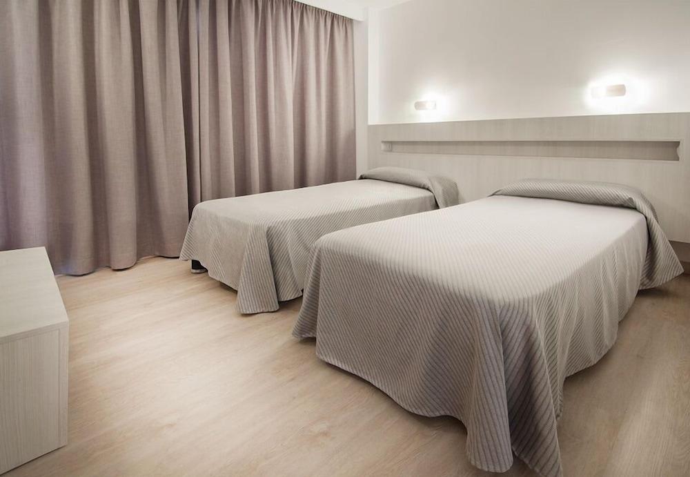 Apartamentos Sol Y Vera Магалуф Екстериор снимка