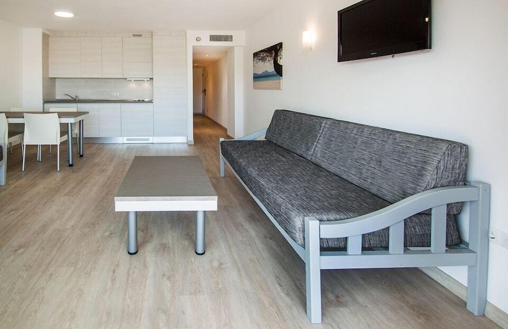 Apartamentos Sol Y Vera Магалуф Екстериор снимка