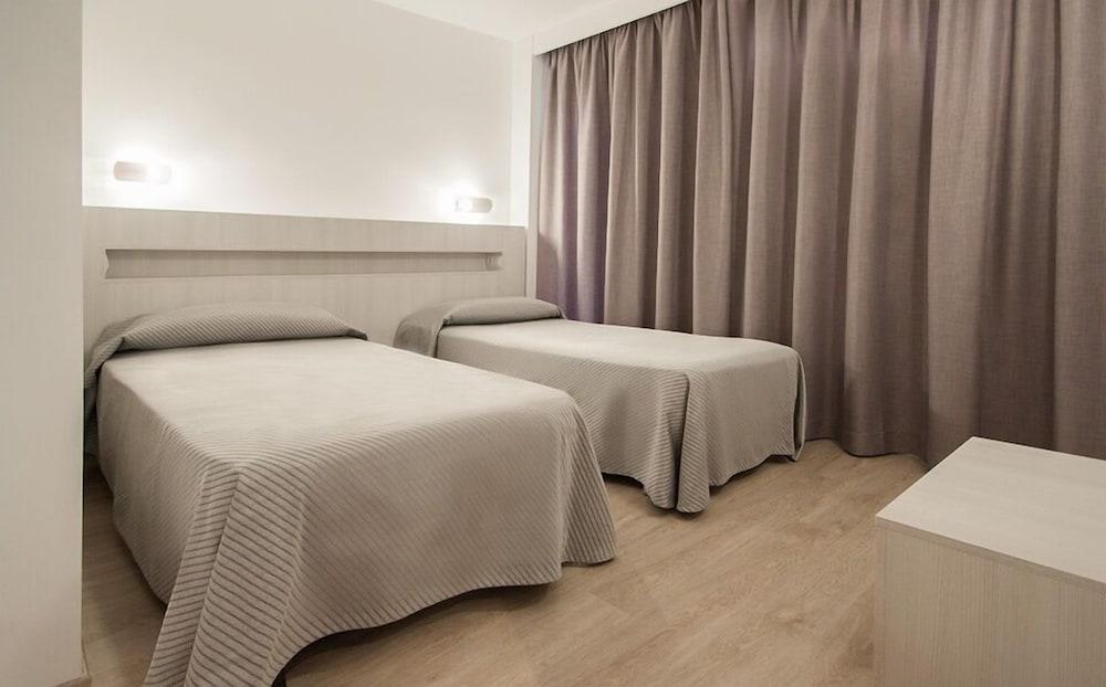 Apartamentos Sol Y Vera Магалуф Екстериор снимка