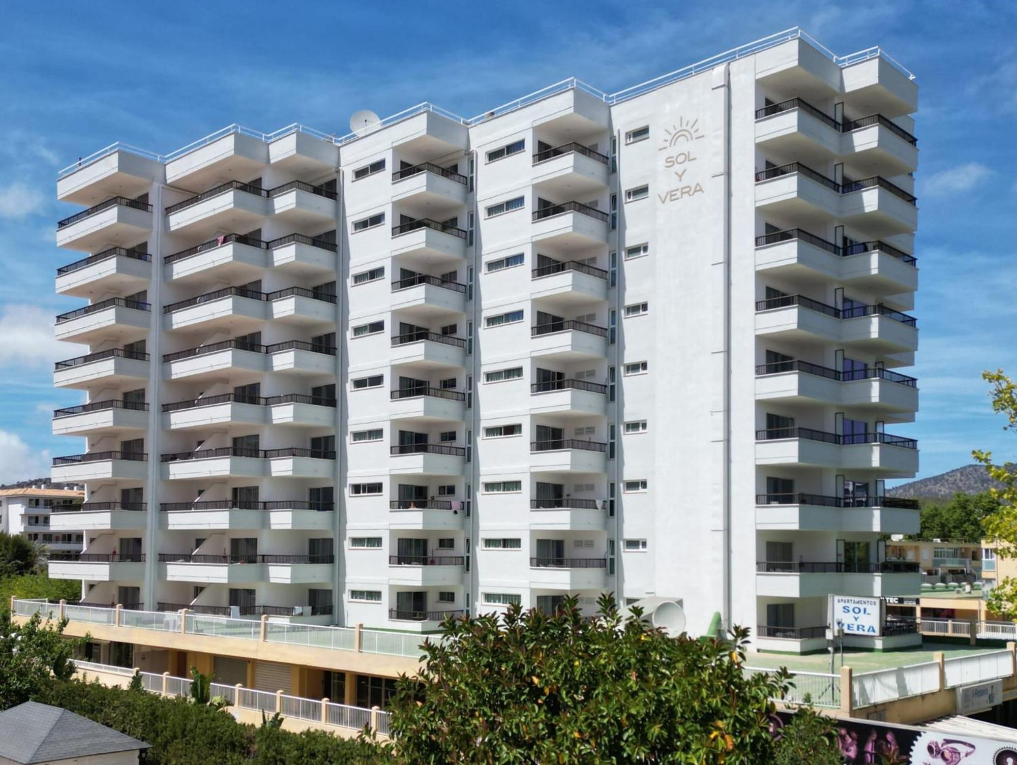 Apartamentos Sol Y Vera Магалуф Екстериор снимка