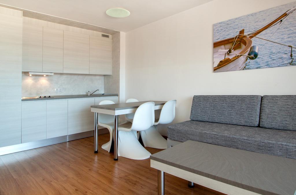 Apartamentos Sol Y Vera Магалуф Екстериор снимка