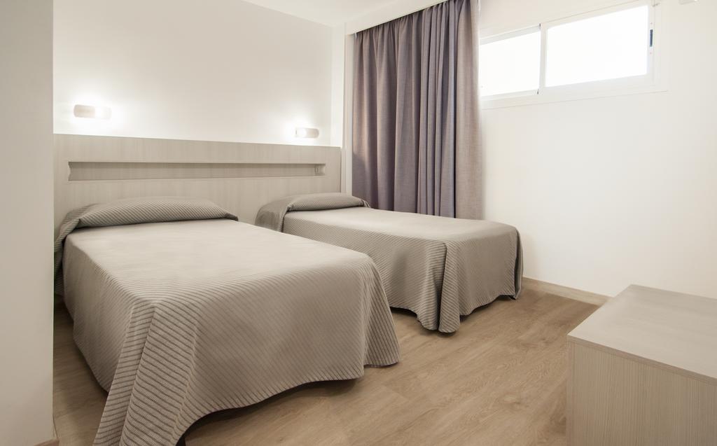 Apartamentos Sol Y Vera Магалуф Стая снимка