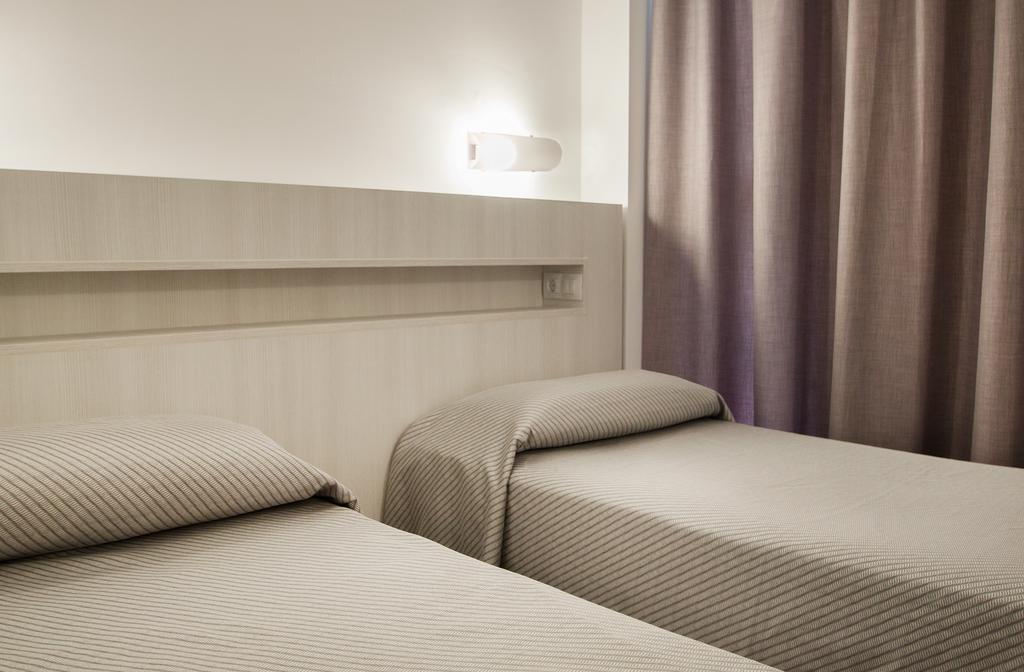 Apartamentos Sol Y Vera Магалуф Стая снимка