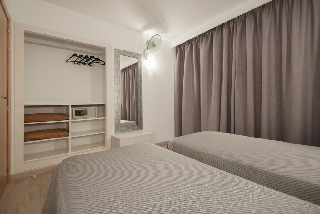 Apartamentos Sol Y Vera Магалуф Стая снимка
